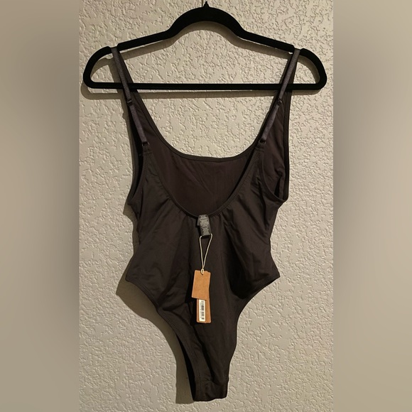 NWT Skims Recycled Swimsuit Scoop Neck One Piece in Onyx Color Size M - Picture 3 of 7